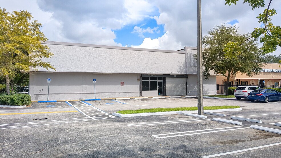 16525 NW 27th Ave, Miami Gardens, FL à louer - Photo du bâtiment - Image 3 de 7