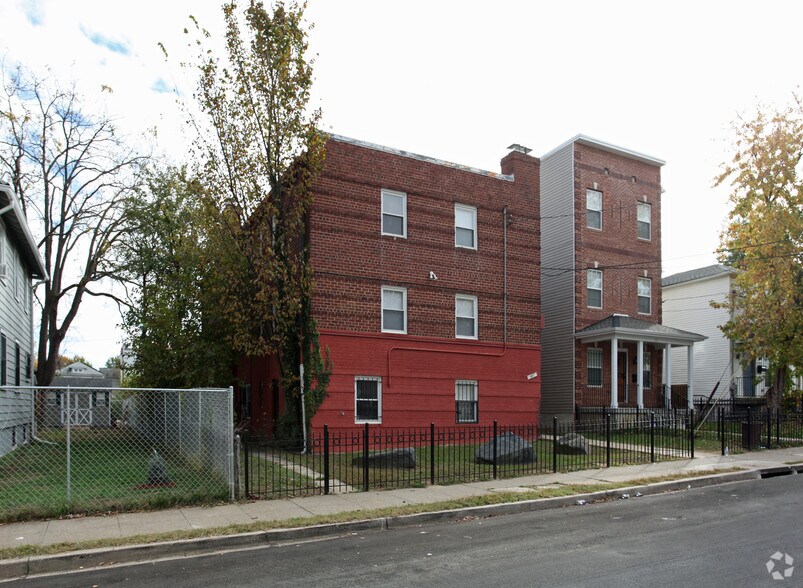 1021 48th St NE, Washington, DC à vendre - Photo du bâtiment - Image 2 de 2
