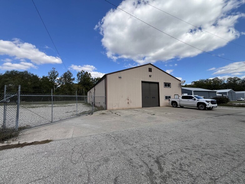 1006 Covington St, Crawfordsville, IN à vendre - Photo du bâtiment - Image 3 de 12