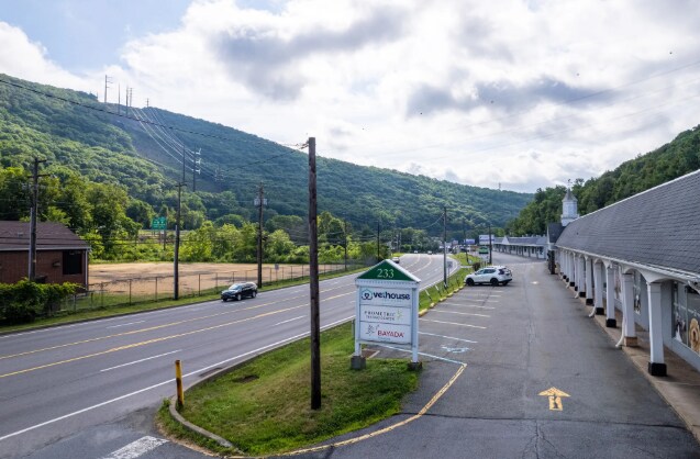 233-239 Northern Blvd portefeuille de 2 propriétés à vendre sur LoopNet.ca - Photo du bâtiment - Image 3 de 4