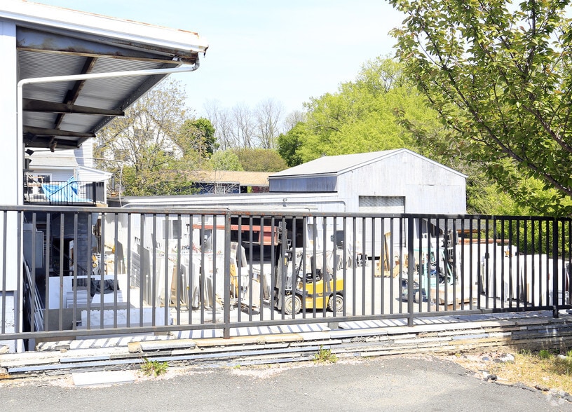 560 Tarrytown Rd, White Plains, NY à vendre - Photo du bâtiment - Image 2 de 52