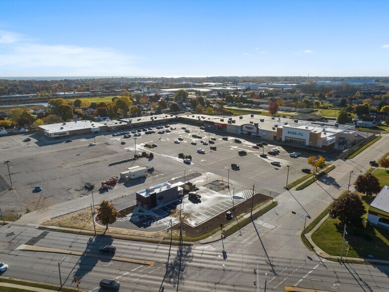 3415 Calumet Ave, Manitowoc, WI à louer - Photo du bâtiment - Image 2 de 14