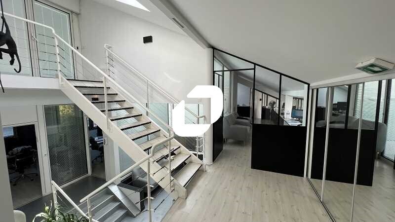 Office in Suresnes for lease - Building Photo - Image 2 of 7