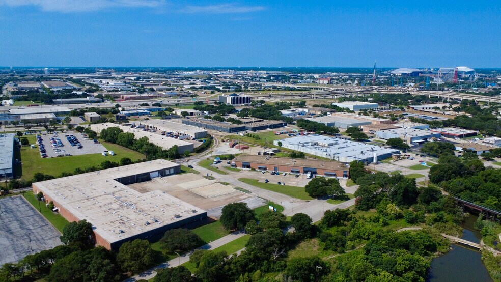 1170-1180 109th St, Grand Prairie, TX for lease - Building Photo - Image 3 of 9