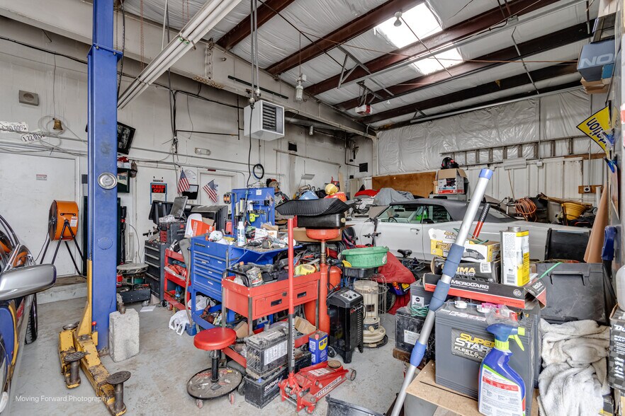 2535 Bernice Rd, Lansing, IL à vendre - Photo du bâtiment - Image 2 de 39