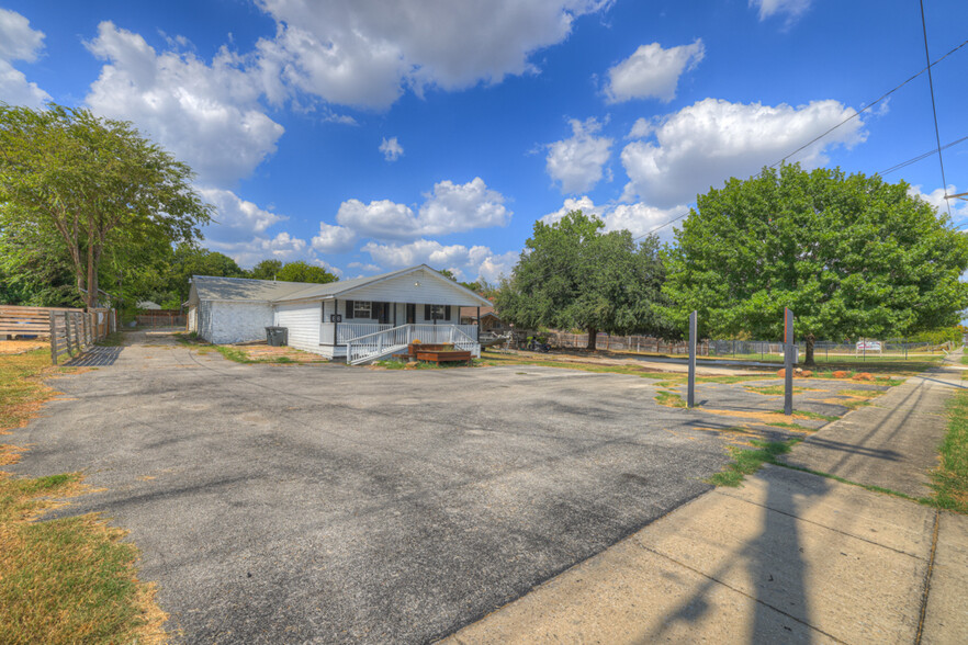 816 W County Line Rd, New Braunfels, TX à vendre - Photo du b timent - Image 2 de 36