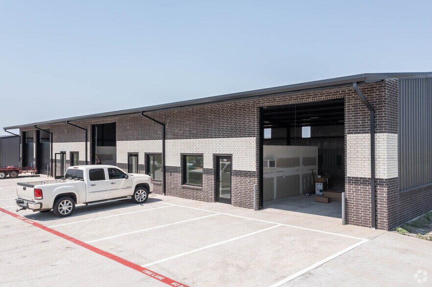 3912 Williamson Rd, Crowley, TX à louer - Photo principale - Image 2 de 19