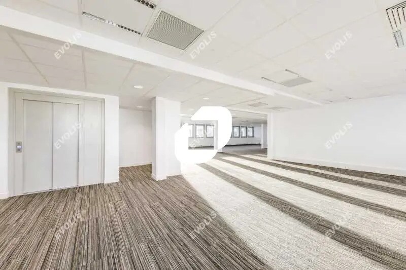 11 Avenue Morane Saulnier, Vélizy-Villacoublay à louer - Photo du bâtiment - Image 2 de 32