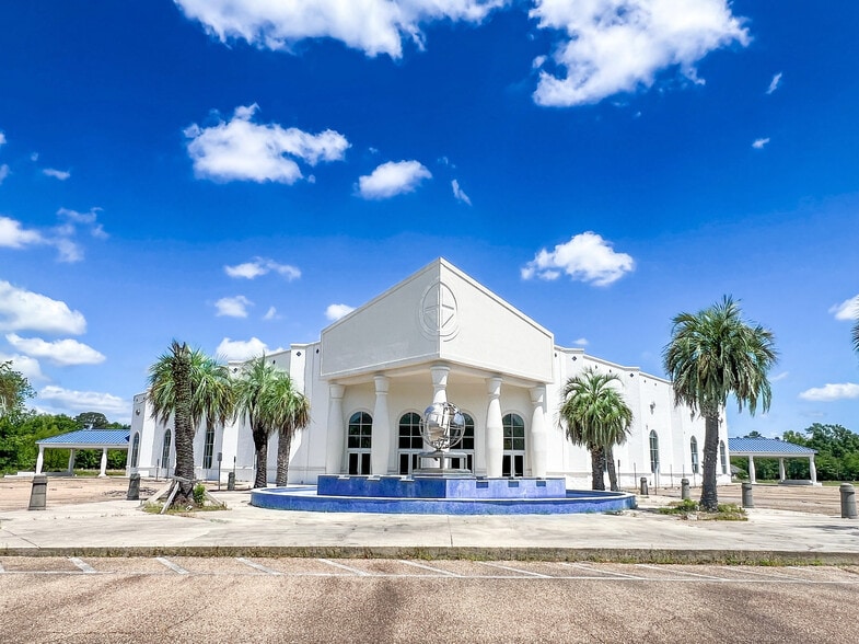 I-12 Regional Church & Event Campus portfolio of 3 properties for sale on LoopNet.ca - Building Photo - Image 2 of 12