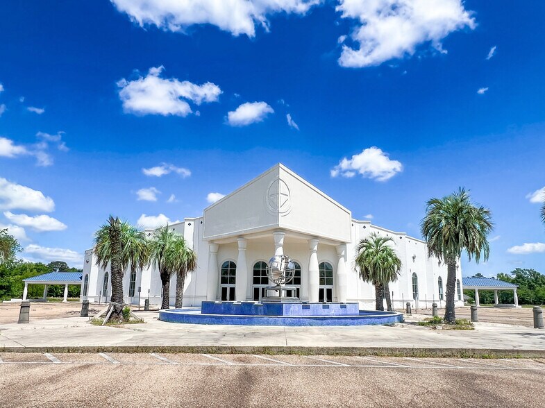 I-12 Regional Church & Event Campus portefeuille de 3 propriétés à vendre sur LoopNet.ca - Photo du bâtiment - Image 2 de 12