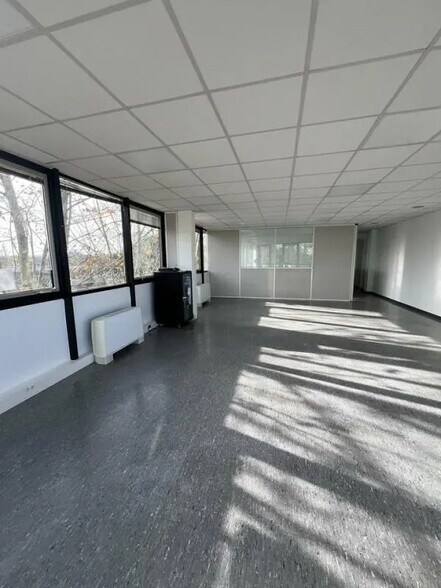 Office in Labège for lease - Interior Photo - Image 2 of 5