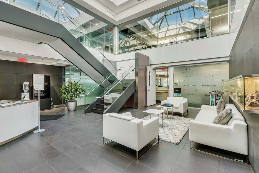 12 Harbor Park Dr, Port Washington, NY for sale - Building Photo - Image 2 of 14