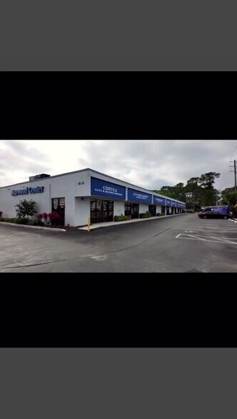 3350 Ulmerton Rd, Clearwater, FL à louer - Vidéo sur l’inscription commerciale - Image 2 de 6