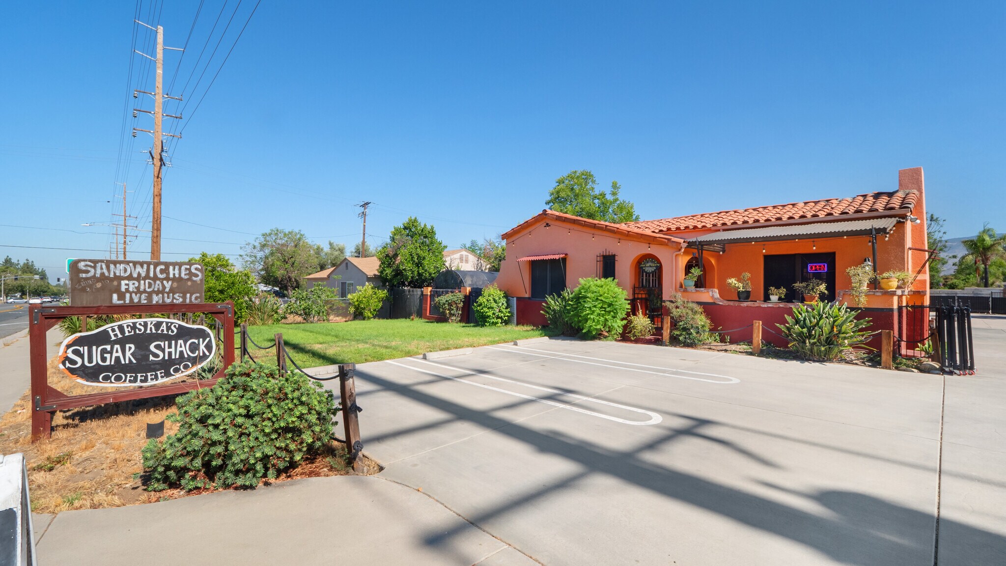 1741 Mentone Blvd, Mentone, CA à vendre Photo du bâtiment- Image 1 de 42