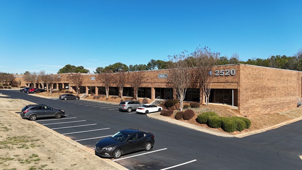 2500 Park Central Blvd, Decatur, GA à louer - Photo du bâtiment - Image 3 de 24