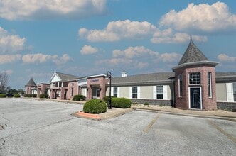 113 SE 22nd St, Bentonville, AR à louer Photo du bâtiment- Image 2 de 4