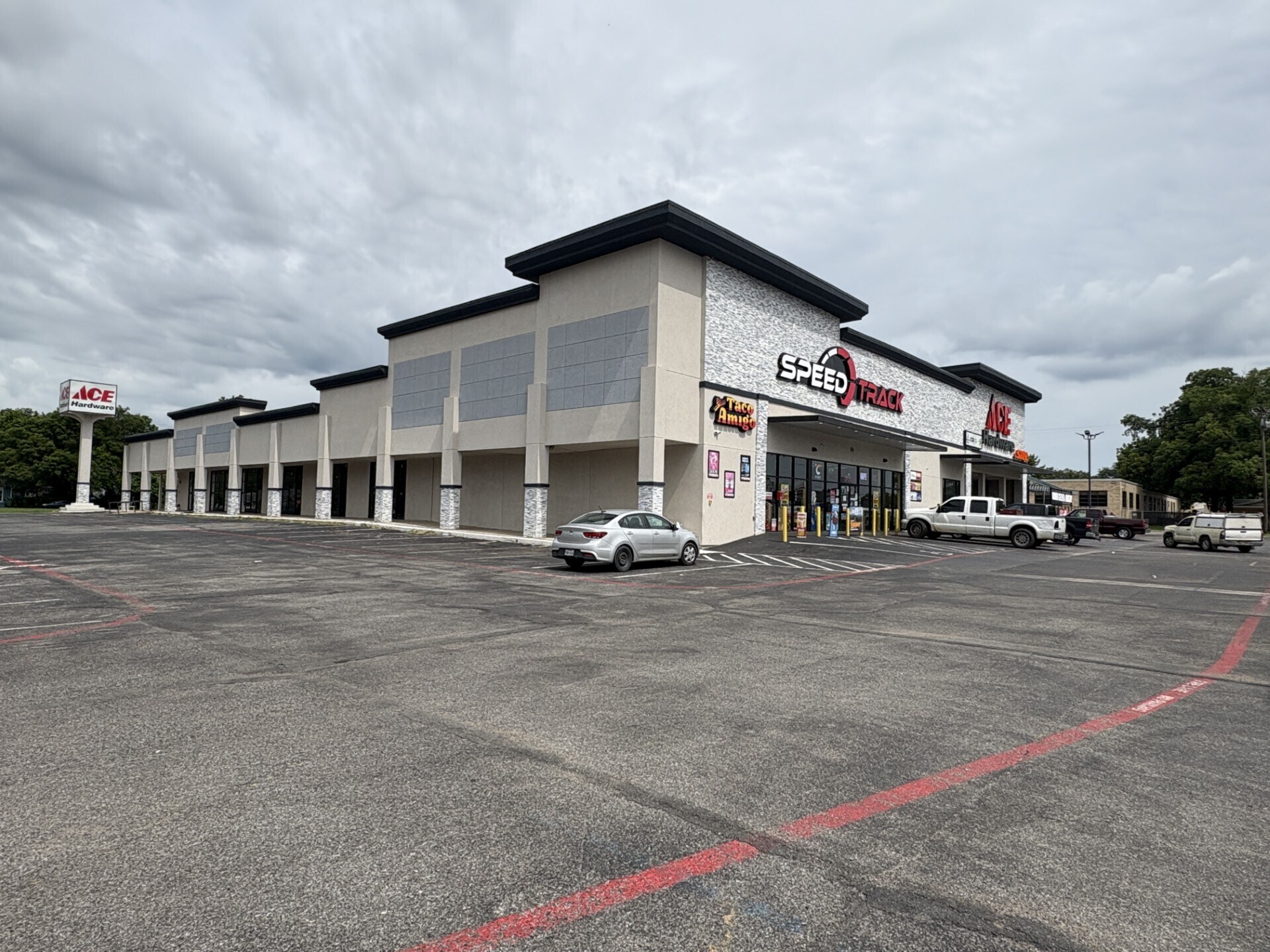 815 W Crawford St, Denison, TX for lease Building Photo- Image 1 of 14