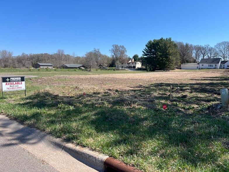 14961 Aberdeen St NE, Ham Lake, MN for sale - Building Photo - Image 2 of 4