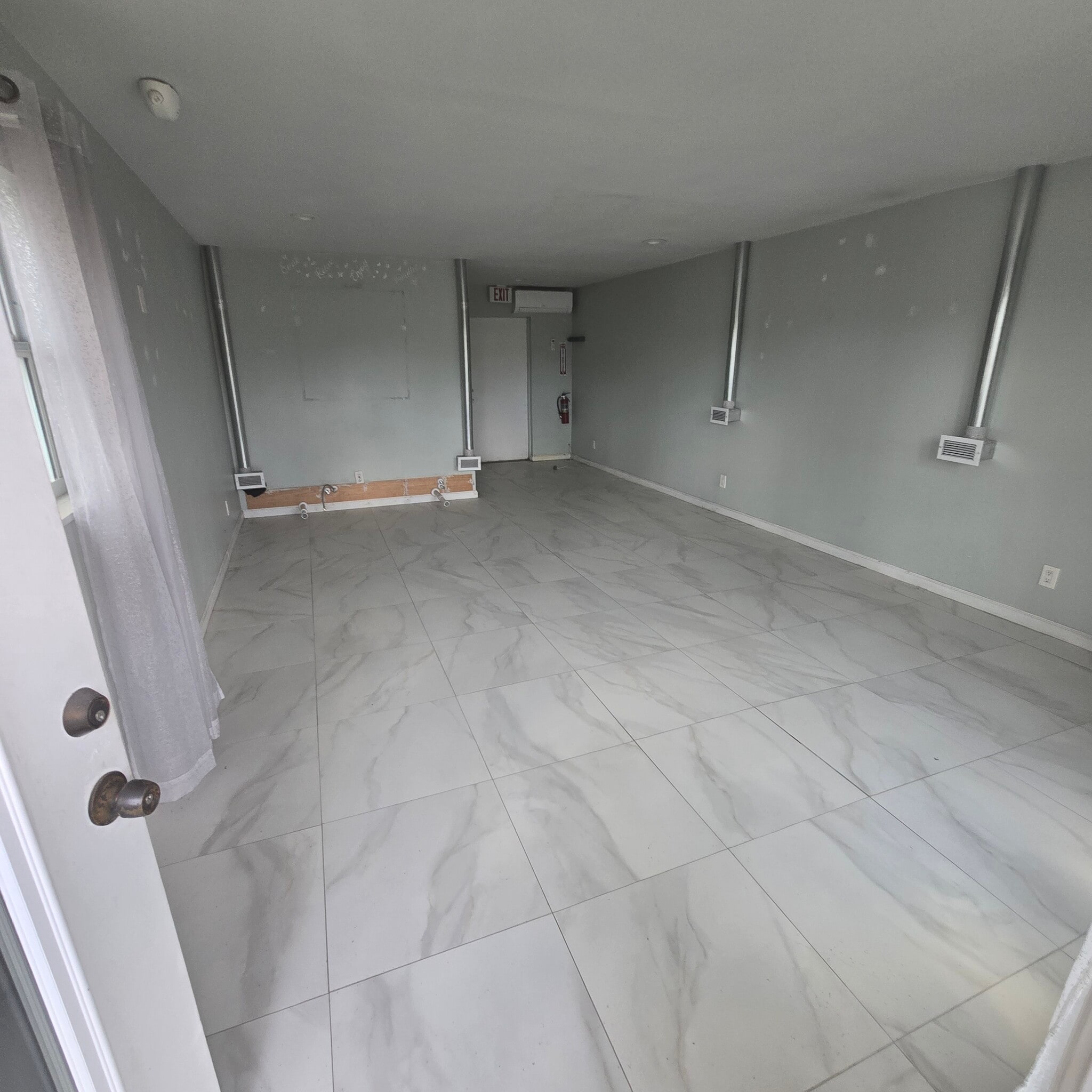 710 E Bay Dr, Largo, FL for lease Interior Photo- Image 1 of 4