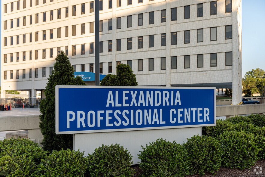 4660 Kenmore Ave, Alexandria, VA à louer - Photo du bâtiment - Image 2 de 20