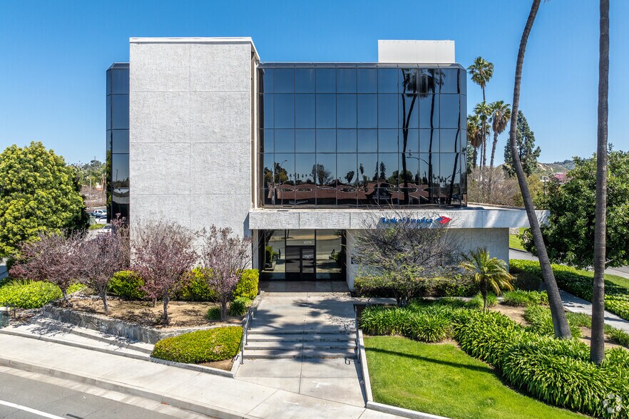 6370 Magnolia Ave, Riverside, CA à louer - Photo du bâtiment - Image 2 de 5