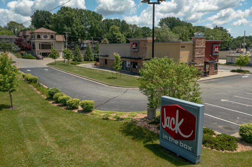 808 NW State Route 7, Blue Springs, MO à louer - Photo du bâtiment - Image 2 de 11