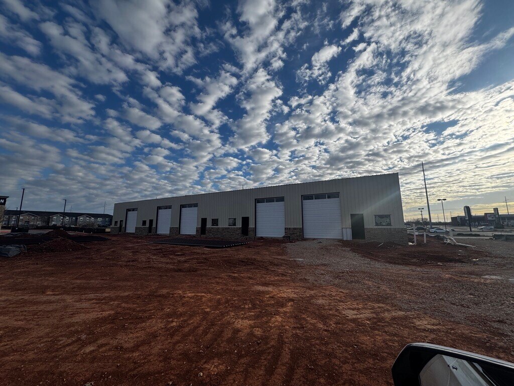 2107 NW 122nd St, Oklahoma City, OK à louer Photo principale- Image 1 de 4