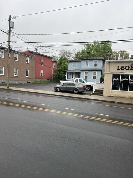 242 W Main St, Meriden, CT à vendre - Photo du bâtiment - Image 2 de 2