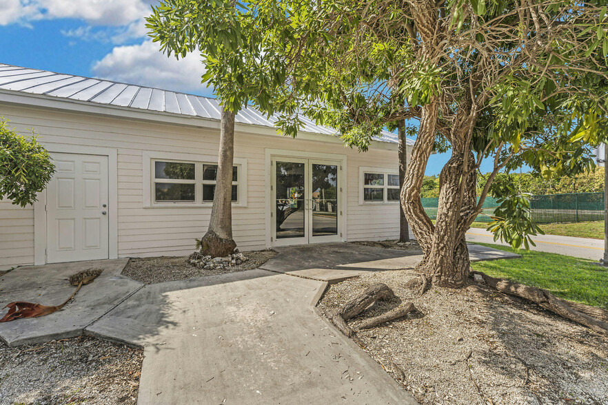 91625 Overseas hwy, Tavernier, FL for lease - Building Photo - Image 1 of 20