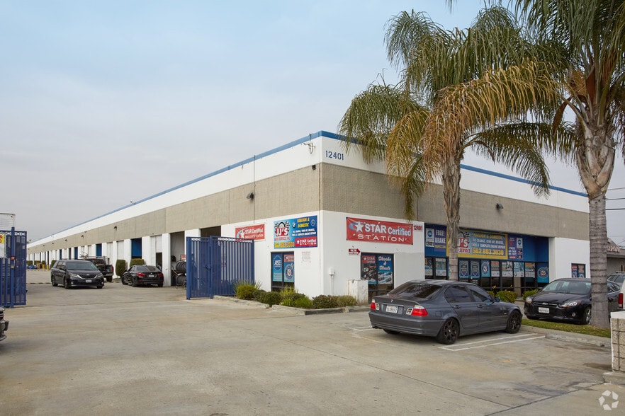 12401 Woodruff Ave, Downey, CA à louer - Photo du bâtiment - Image 2 de 6