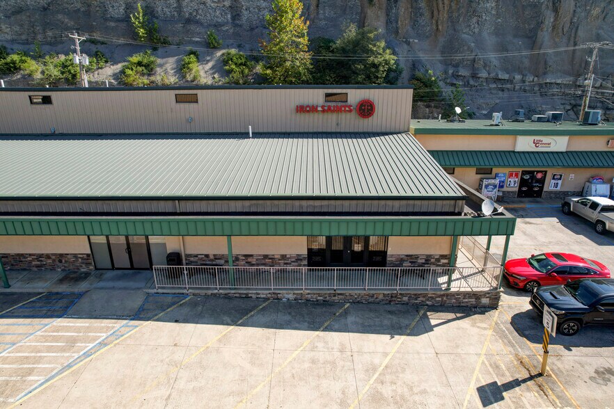 300-405 George Kostas Dr, Logan, WV à vendre - Photo du bâtiment - Image 2 de 25