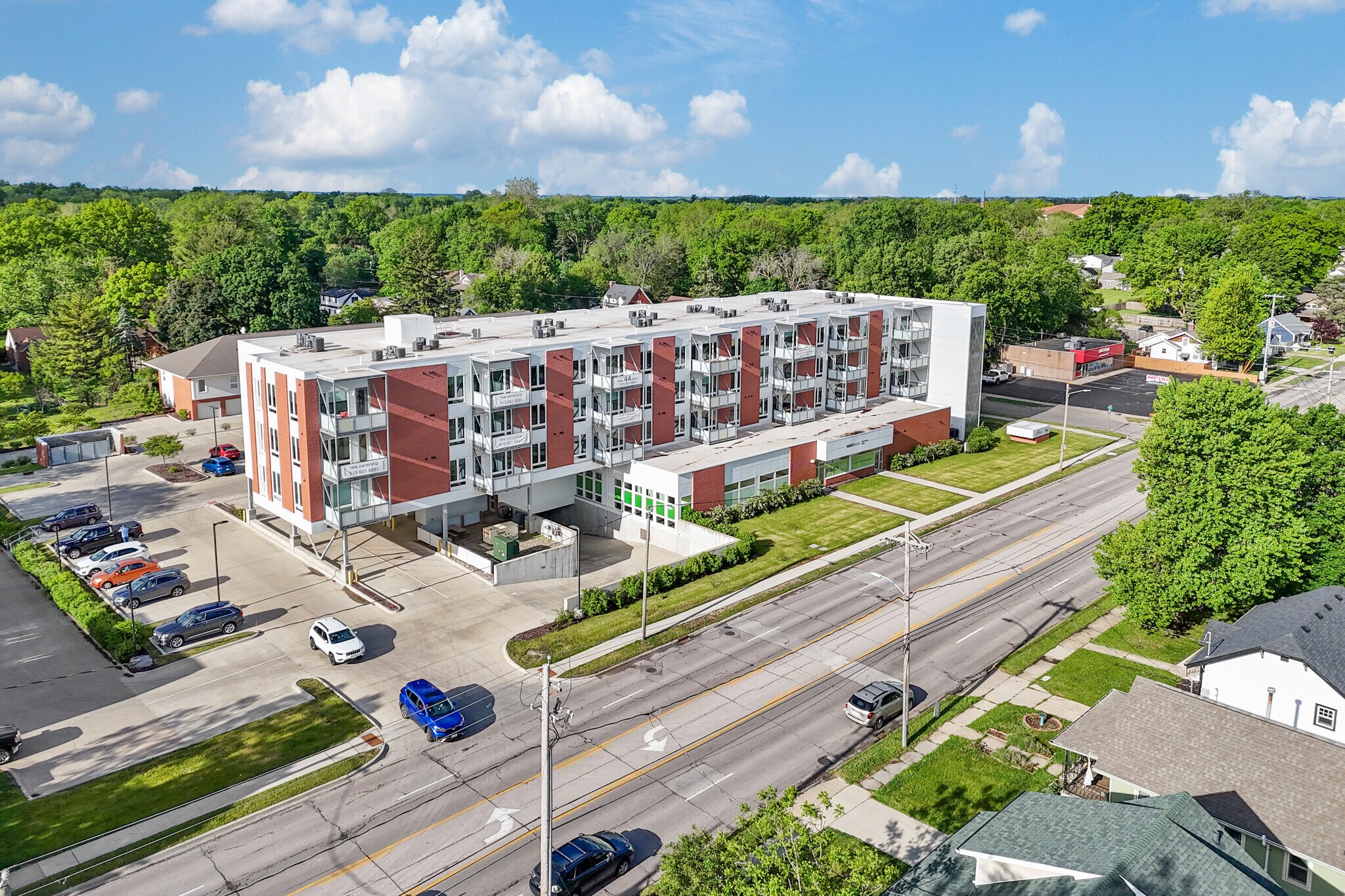 4326 Hickman Rd, Des Moines, IA à vendre Photo du bâtiment- Image 1 de 34