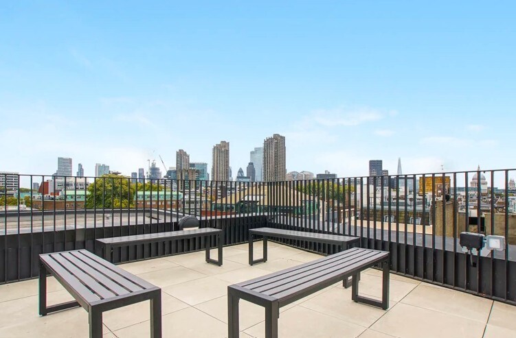 82 Clerkenwell Rd, Londres à louer - Photo du bâtiment - Image 2 de 6