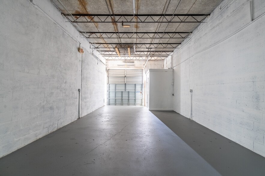 3507-3530 NW 10th Ave, Oakland Park, FL for lease - Building Photo - Image 2 of 11