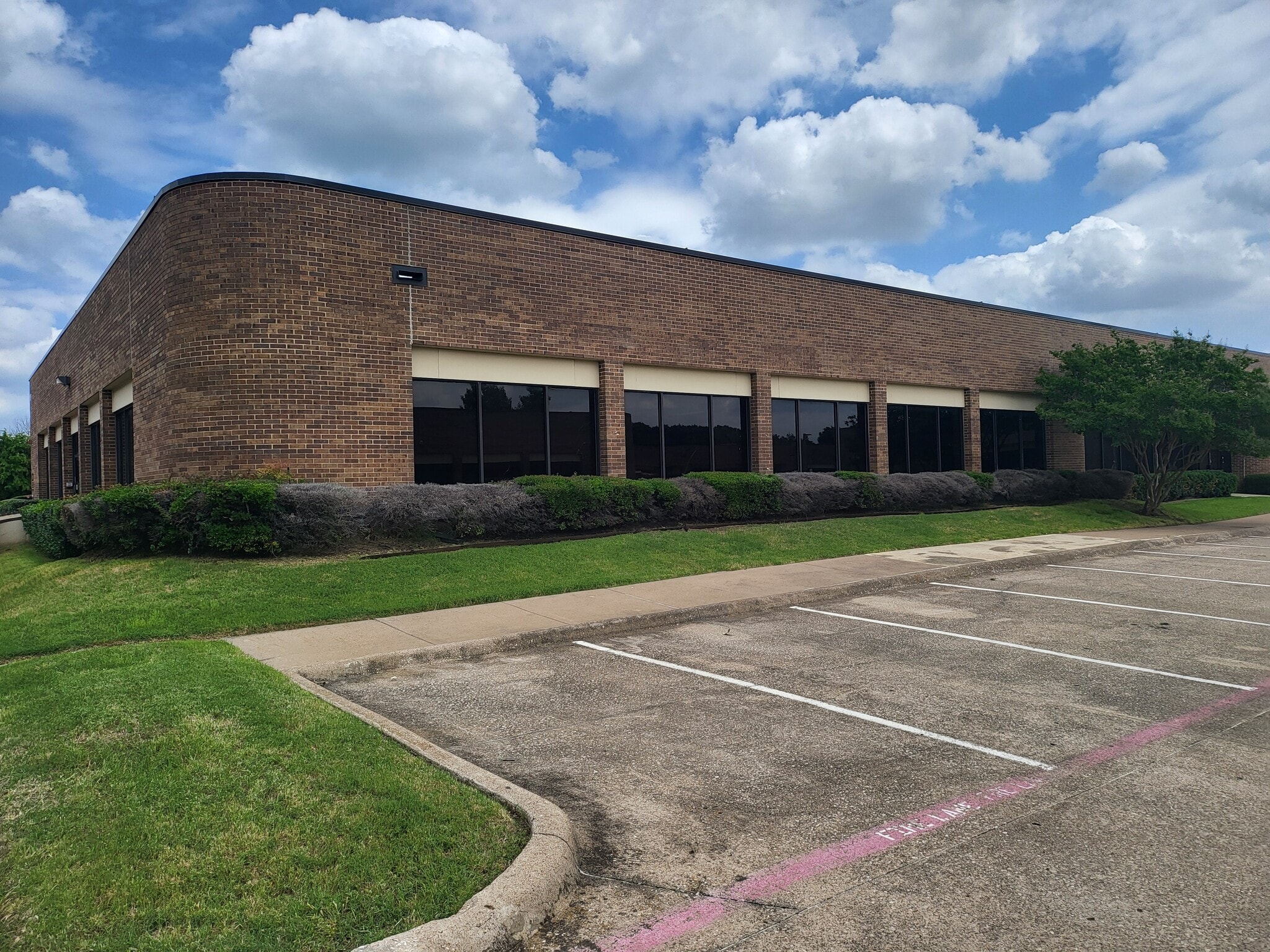 1335 Valwood Pky, Carrollton, TX for sale Interior Photo- Image 1 of 6