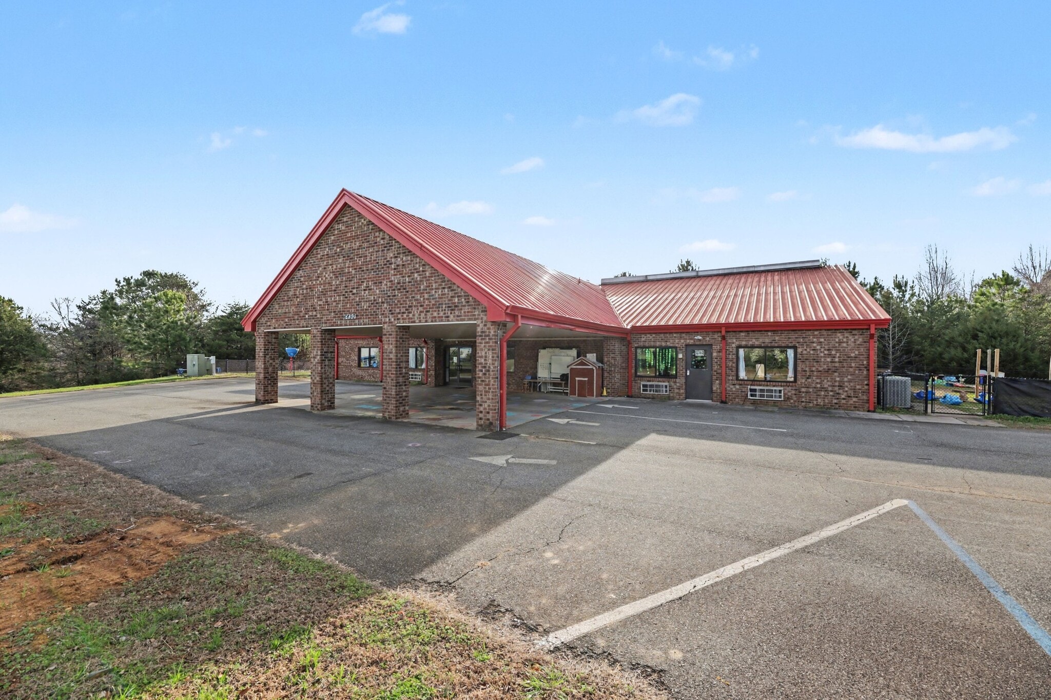 6490 Franz Warner Pky, Whitsett, NC for sale Primary Photo- Image 1 of 16