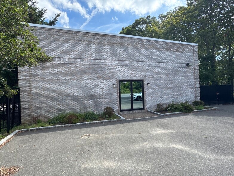 1229-1255 Lakeland Ave, Bohemia, NY for lease - Building Photo - Image 1 of 9