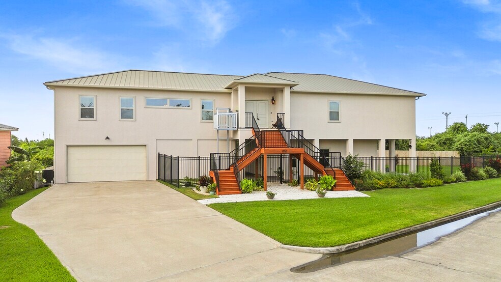202 Debbie Ln, San Leon, TX à vendre - Photo du bâtiment - Image 2 de 32