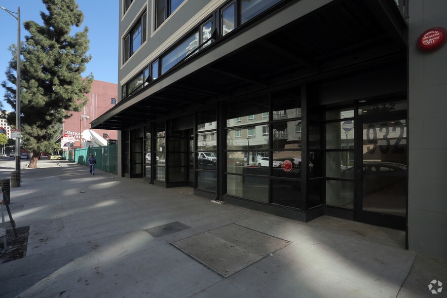 932 S Hill St, Los Angeles, CA for lease - Building Photo - Image 2 of 7