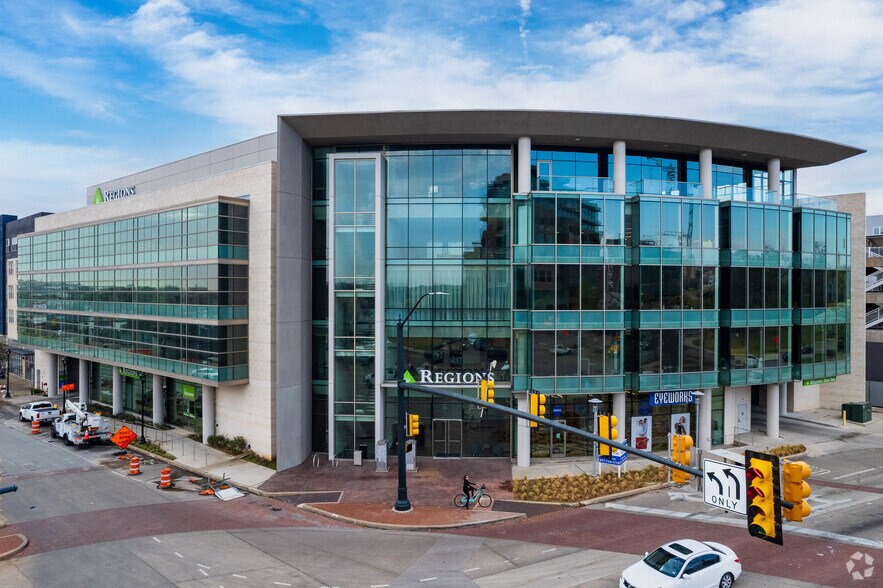 3017 W 7th St, Fort Worth, TX à louer - Photo du bâtiment - Image 3 de 9