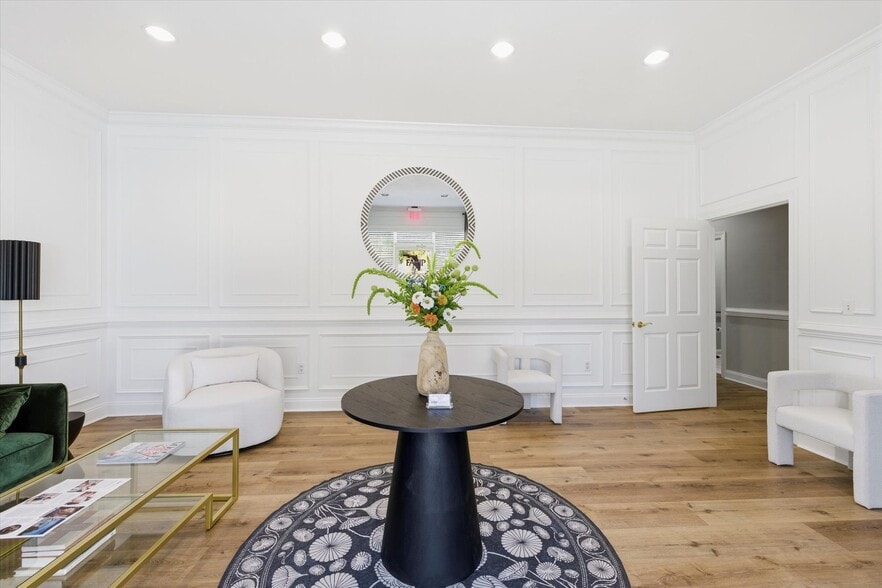 1574 Village Square Blvd, Tallahassee, FL for lease - Building Photo - Image 3 of 29