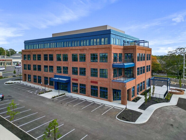 7007 N High St, Worthington, OH à louer - Photo du bâtiment - Image 2 de 9