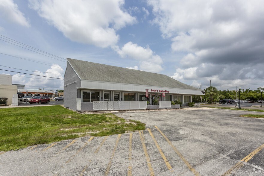 109 E Olympia Ave, Punta Gorda, FL à vendre - Photo du bâtiment - Image 2 de 3