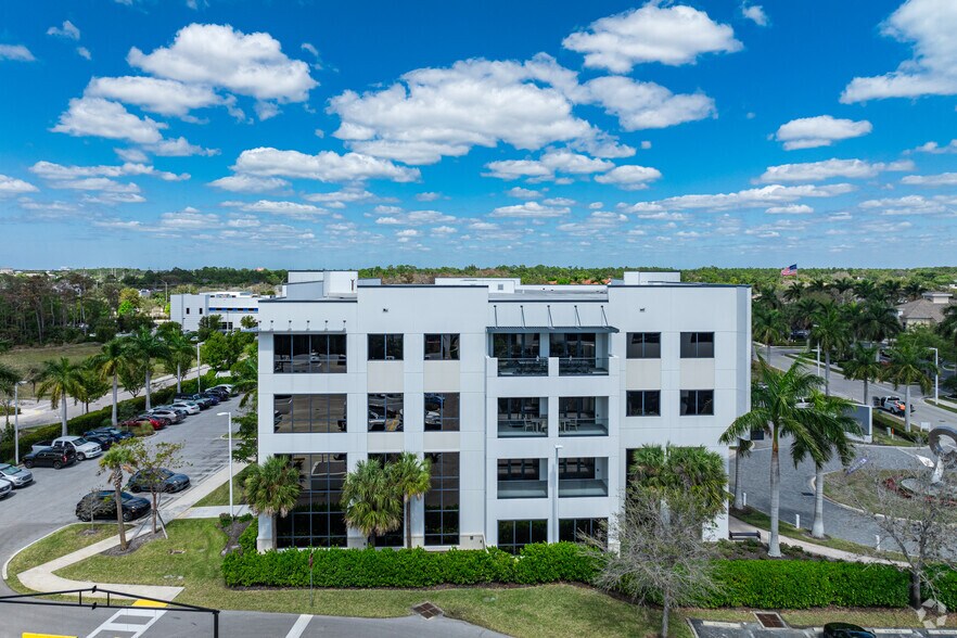 3555 Kraft Rd, Naples, FL à louer - Photo du bâtiment - Image 3 de 6