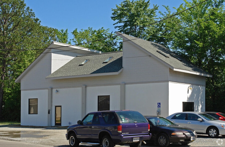 306 Tyler Ave, Newport News, VA for lease - Building Photo - Image 3 of 10