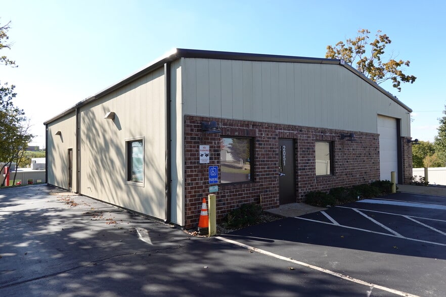 2051 Bender Ln, Arnold, MO for lease - Building Photo - Image 2 of 12