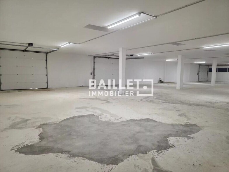 Industrial in Antibes for sale - Interior Photo - Image 3 of 14