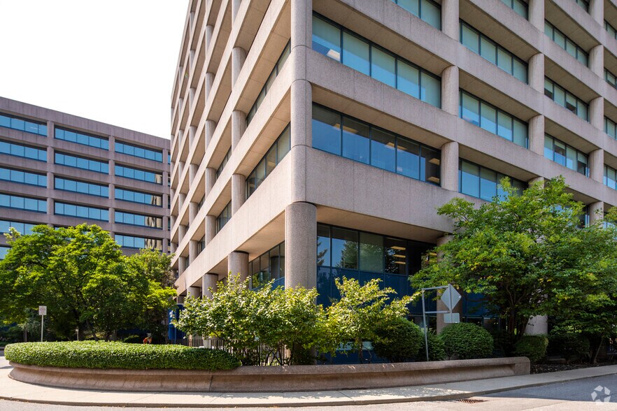 895 Don Mills Rd, Toronto, ON à louer - Photo du bâtiment - Image 2 de 10
