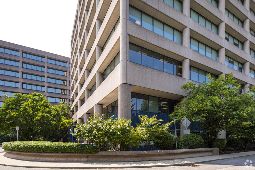 895 Don Mills Rd, Toronto, ON à louer - Photo du bâtiment - Image 2 de 6