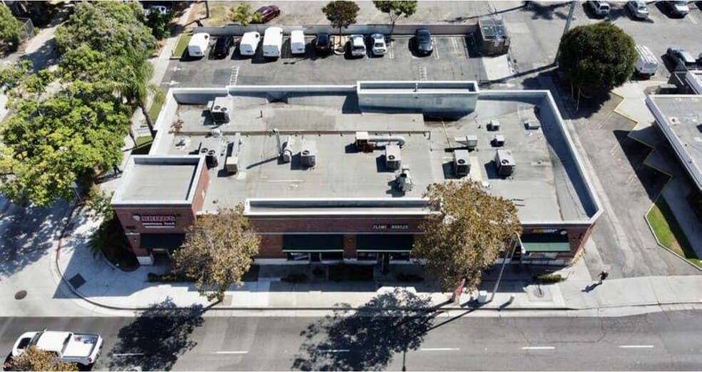 122 E 17th St, Santa Ana, CA à vendre - Photo du bâtiment - Image 2 de 6